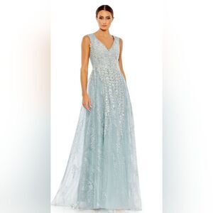Mac Duggal (20312) EMBROIDERED SLEEVELESS A LINE GOWN NWT size 10 Ice Blue